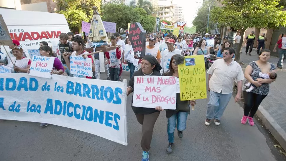 MARCHA. La imagen fue tomada en la marcha que realizó la Hermandad de los Barrios el 31 de agosto. LA GACETA / FOTO DE INES QUINTEROS ORIO