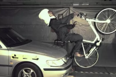 El airbag para ciclistas ya existe: no es barato, pero te puede salvar la vida
