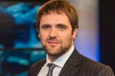 Sólo Manzur puede exigirle la renuncia a Laurnagaray