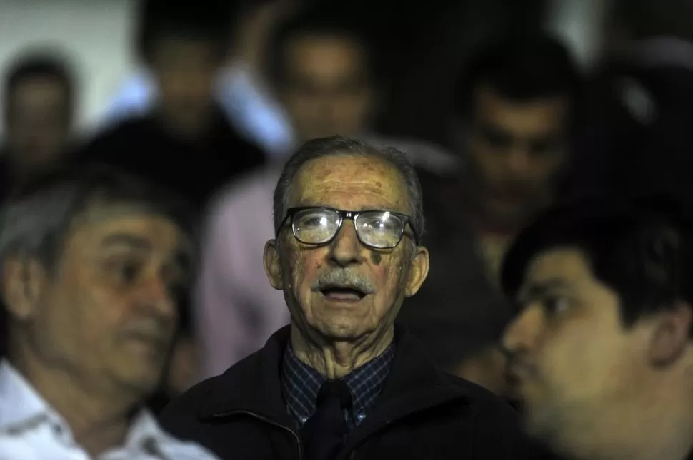 SABIDURÍA. León recuerda con cariño los sinnúmeros de planteles “decanos” que vio en 88 años. LA GACETA / FOTOS DE DIEGO ARÁOZ.-