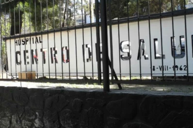 Asesinaron de cuatro disparos a un hombre en la puerta de su casa