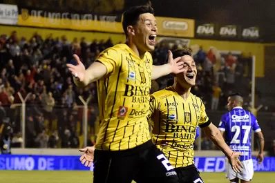 Olimpo, que necesitaba sumar de a a tres, goleó a Godoy Cruz