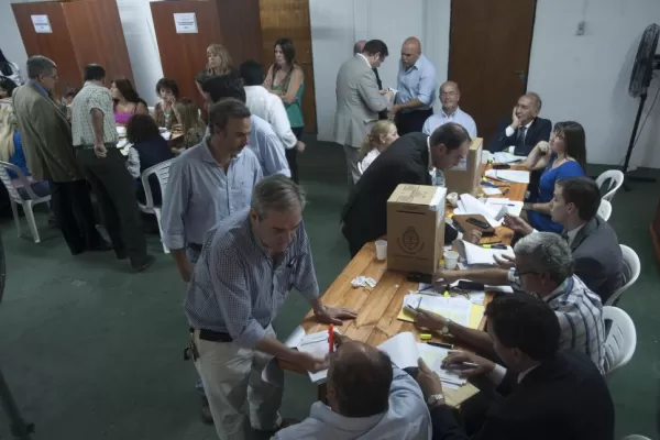 La lista del Colegio triunfa en la Caja de Abogados