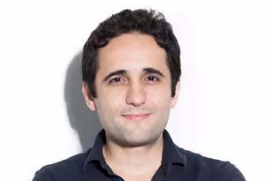 El MIT premió a un tucumano que creó una valija inteligente