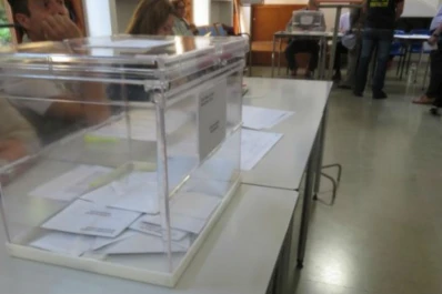 Gallegos y vascos votan a pesar de la crisis de gobernabilidad