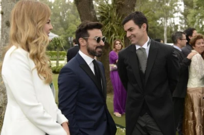 El Pocho Lavezzi no quiso hablar con la prensa y le pisó el pie a un camarógrafo con el auto