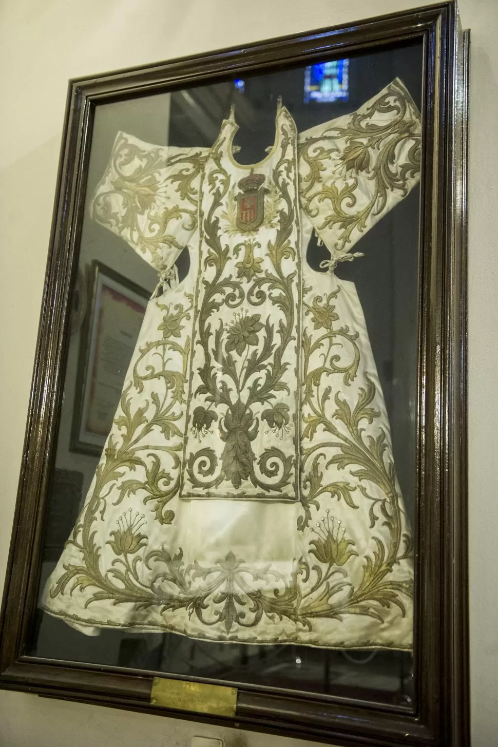 VIRGEN DE LA MERCED. El vestido fue el que estrenó en el primer centenario.  LA GACETA  / FOTO DE JORGE OLMOS SGROSSO.-