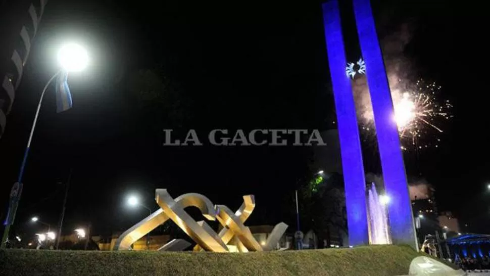 MONUMENTO AL BICENTENARIO. Los festejos del jueves serán en el parque Avellaneda, a las 20. LA GACETA/ ARCHIVO