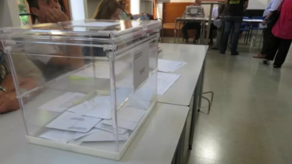 Gallegos y vascos votan a pesar de la crisis de gobernabilidad
