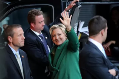 Trump y Clinton empatan en las encuestas, a pocas horas del primer debate en televisión