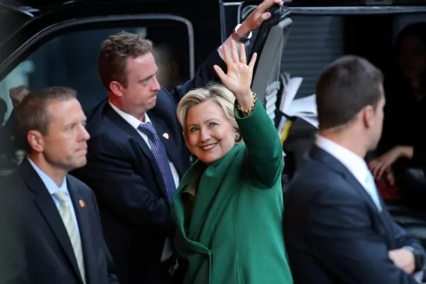 Trump y Clinton empatan en las encuestas, a pocas horas del primer debate en televisión