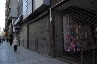 Video: los shoppings y negocios no abren sus puertas