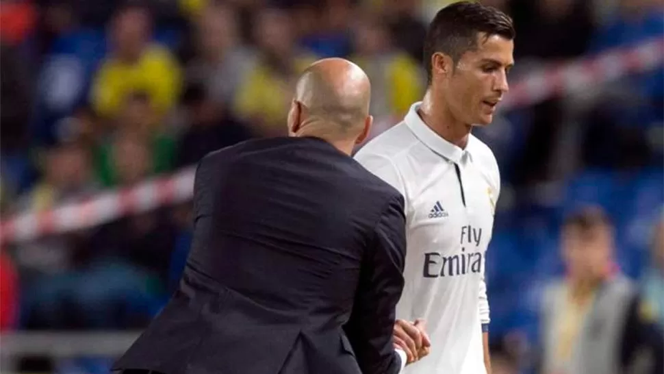 Cristiano Ronaldo mo miró a Zidane cuando éste lo saludó tras sustituirlo contra Las Palmas.
FOTO TOMADA DE www.laprensa.hn