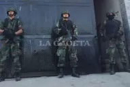 Cientos de policías y gendarmes coparon La Costanera para desbaratar una banda narco