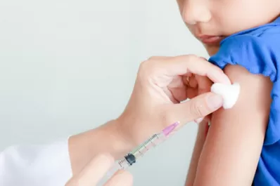 Las áreas de Salud luchan contra los prejuicios hacia la vacuna contra el VPH