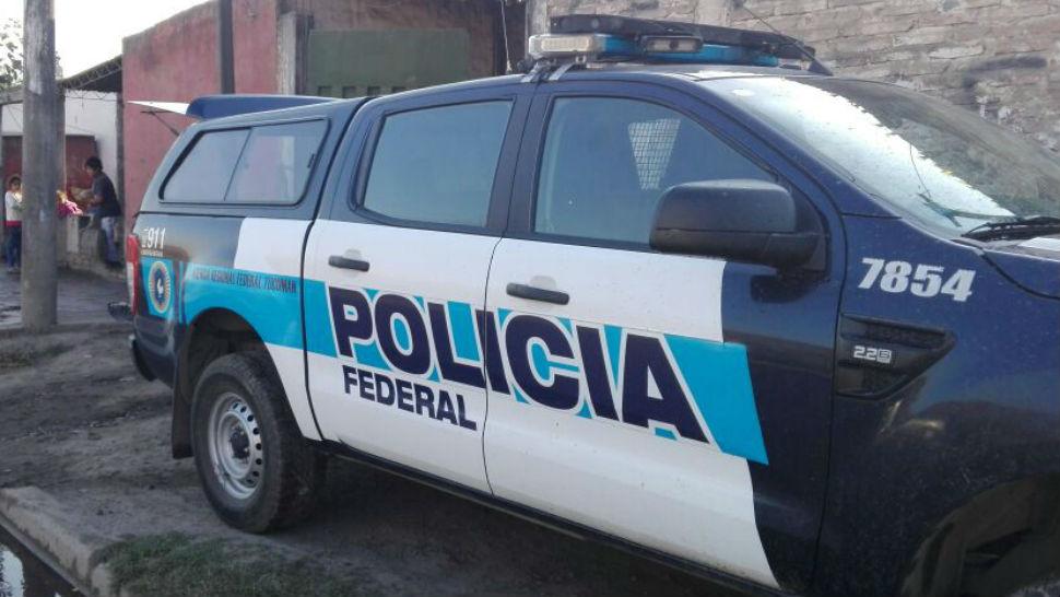 Cientos de policías y gendarmes coparon La Costanera para desbaratar una banda narco