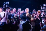 Manzur y Alfaro festejaron el Día de la Ciudad soplando las velas de una torta gigante