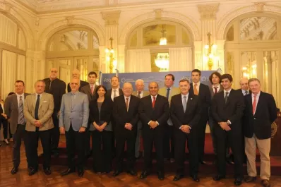 Se garantizará por ley el acceso a la información