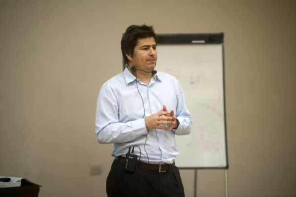 “Hay que seguir la ruta del dinero”