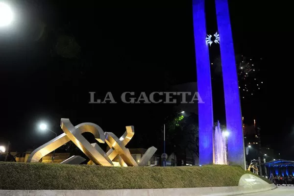 El Monumento al Bicentenario lucirá dorado esta noche: enterate por qué