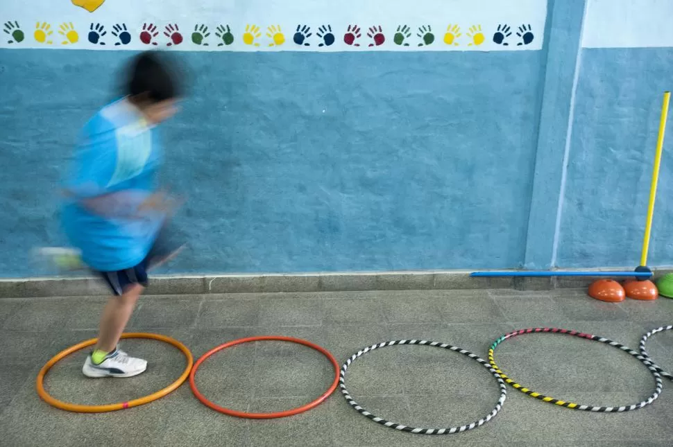 EL EJERCICIO ES UN ALIADO. En Kids Gym, primer gimnasio para chicos de Tucumán, se les enseña, además, algunas pautas para alimentarse bien.  LA GACETA / FOTO DE DIEGO ARÁOZ.-