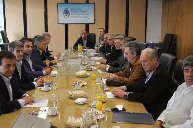 El Gobierno estudia el pago de un bono de fin de año para evitar el paro de la CGT