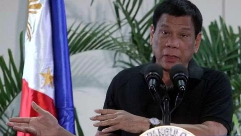 El presidente de Filipinas dijo que le gustaría matar drogadictos como Hitler masacró judíos