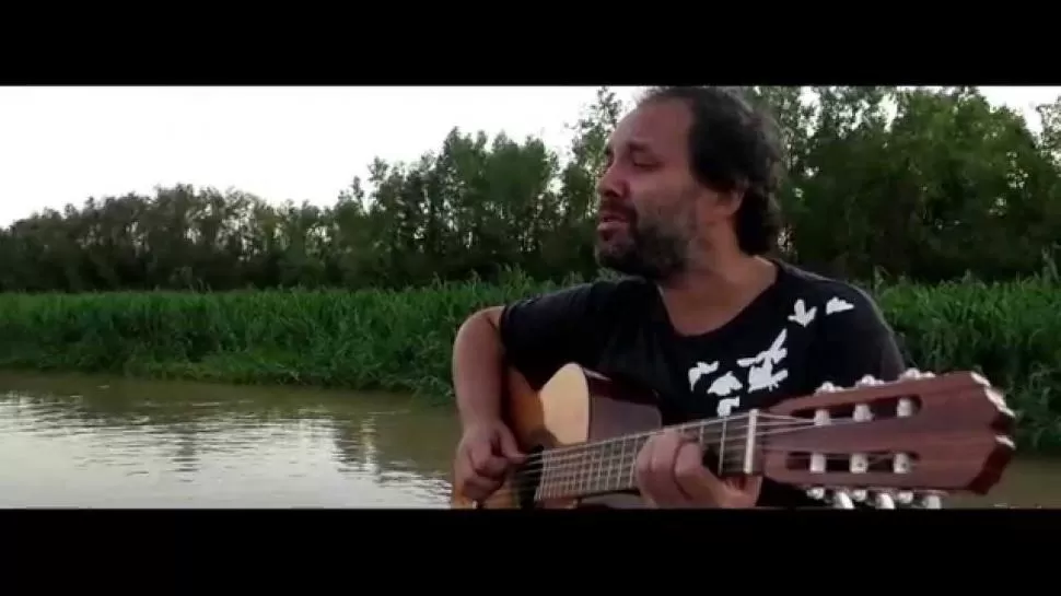 CANTAUTOR. Martín Neri convivió con pescadores del río Paraná. 