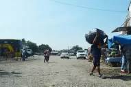 Los “bagayeros” mantienen la actividad económica de la ciudad