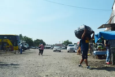 Los “bagayeros” mantienen la actividad económica de la ciudad