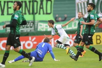 Banfield dio vuelta el partido y tomó envión en la tabla
