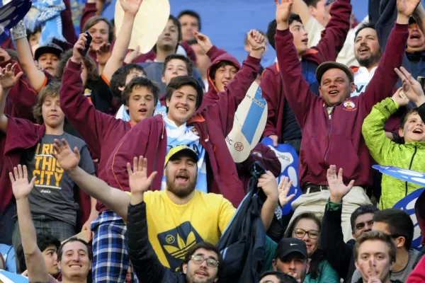 Los hinchas alentaron a Los Pumas pero la hostilidad volvió a las tribunas
