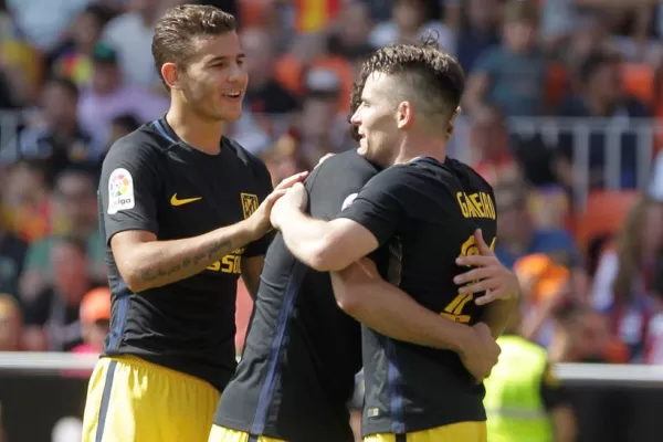 Atlético de Madrid venció a Valencia y le metió presión a Barcelona y a Real Madrid