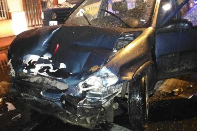 Un choque en Córdoba y Maipú dejó dos autos destrozados