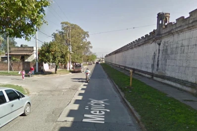 Arrebató una cartera, lo persiguieron y le dieron una paliza