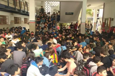 Con una sentada, alumnos del Técnico pidieron un cambio en el sistema disciplinario