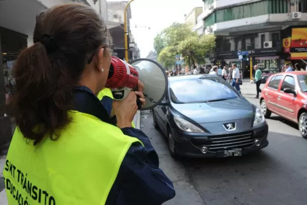 En el microcentro escrachan a los infractores con un megáfono