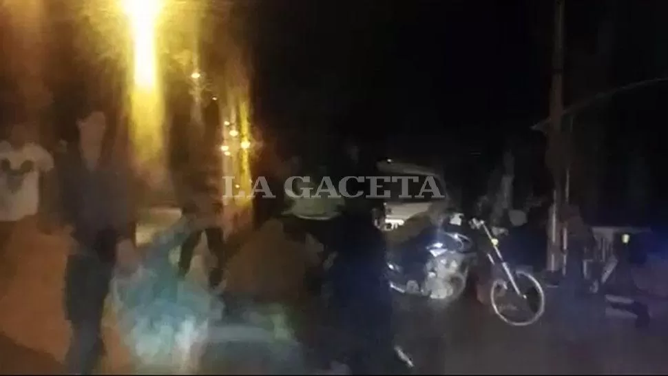 Video: dos policías fueron golpeados en un bar de Barrio Sur