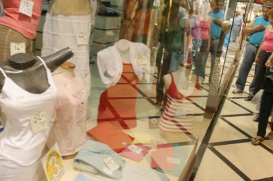 Las familias consumieron menos y las ventas minoristas cayeron 7,7% en septiembre