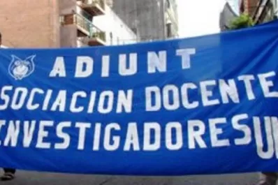 Los profesores universitarios reclaman reapertura de paritarias