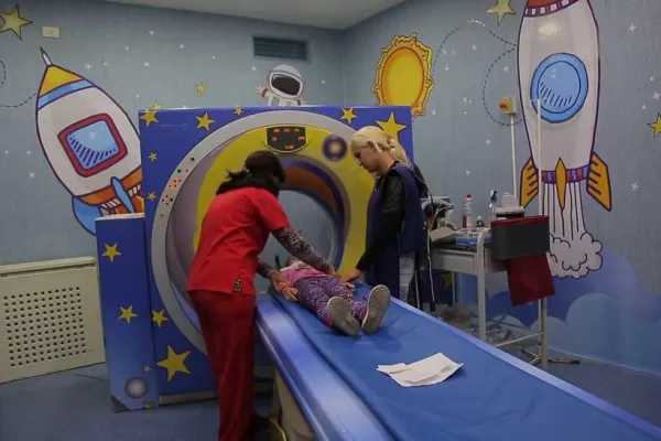 La sala de tomografías del Hospital de Niños se convirtió en una nave espacial