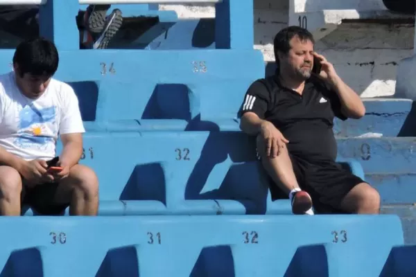 Luego del triunfo sobre Atlético, Caruso Lombardi volvió a Buenos Aires en el auto de un hincha