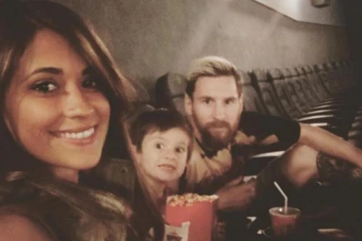 Cine en familia: Messi y su mujer cambiaron el fútbol por una película en la pantalla grande