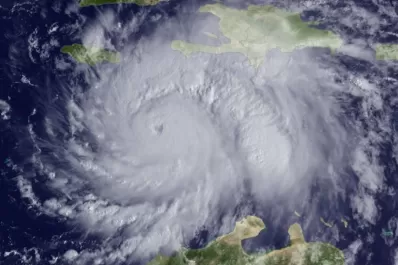 El huracán Matthew se acerca a Florida, donde recuperará fuerzas