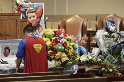 El último adiós a Jacob Hall, el niño que murió en un tiroteo en una escuela de Estados Unidos
