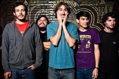 Con letras simples y relatos autorreferenciales