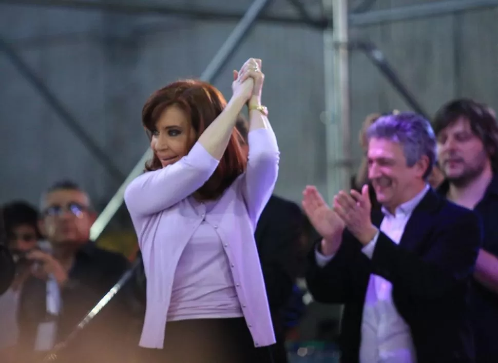 “CORRELIGIONARIA”. Cristina se despidió del acto con un guiño radical: el saludo del ex presidente Alfonsín. diario popular
