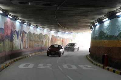 Video: ¿es más rápido ir por el túnel de la Córdoba o rodear las vías?