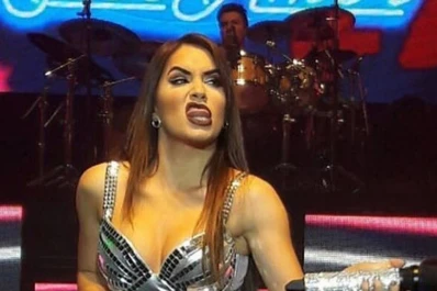 Lali Espósito subió una producción de fotos sin corpiño