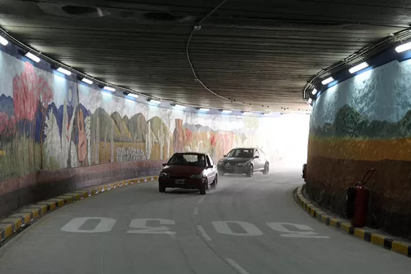 Video: ¿es más rápido ir por el túnel de la Córdoba o rodear las vías?